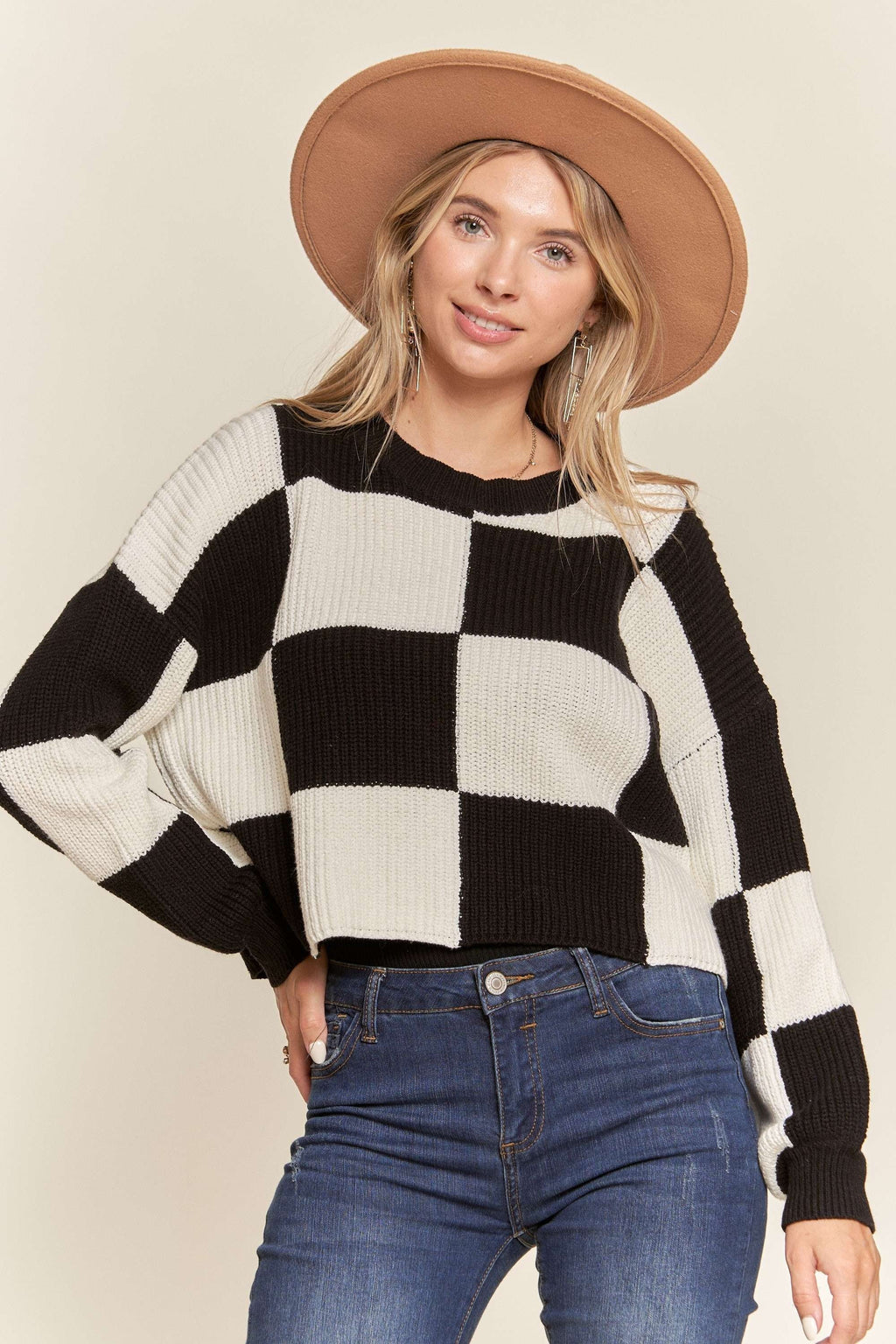 Comfy Cropped Black & White Checkered Knit Sweater Top | gussieduponline