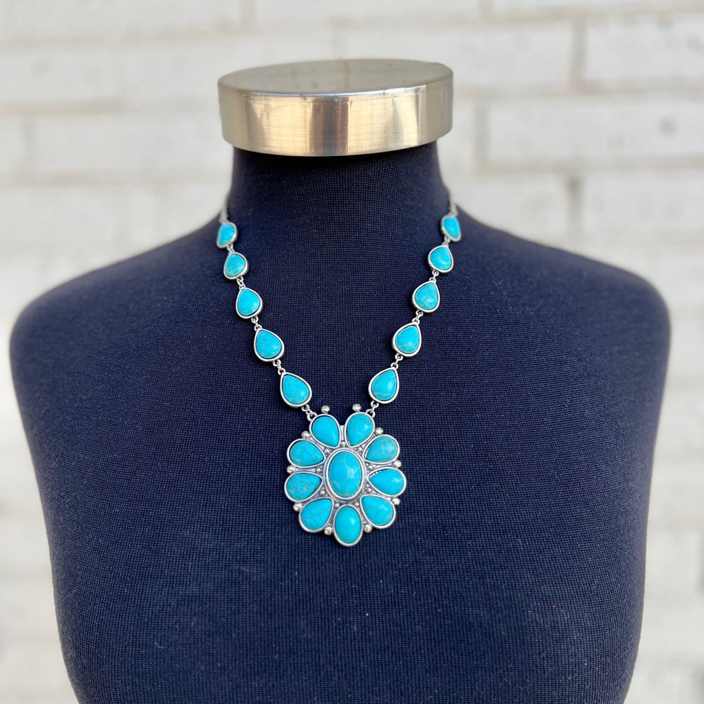 Elegant Flower Necklace | gussieduponline