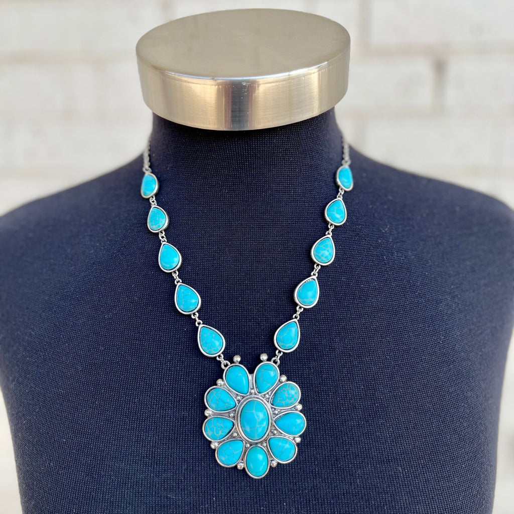 Elegant Flower Necklace | gussieduponline