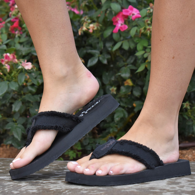 Black Flip Flop Sandals* | gussieduponline