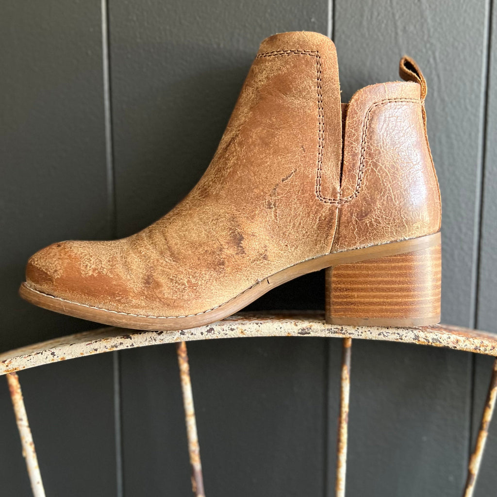 Win Doe Tan Booties | gussieduponline